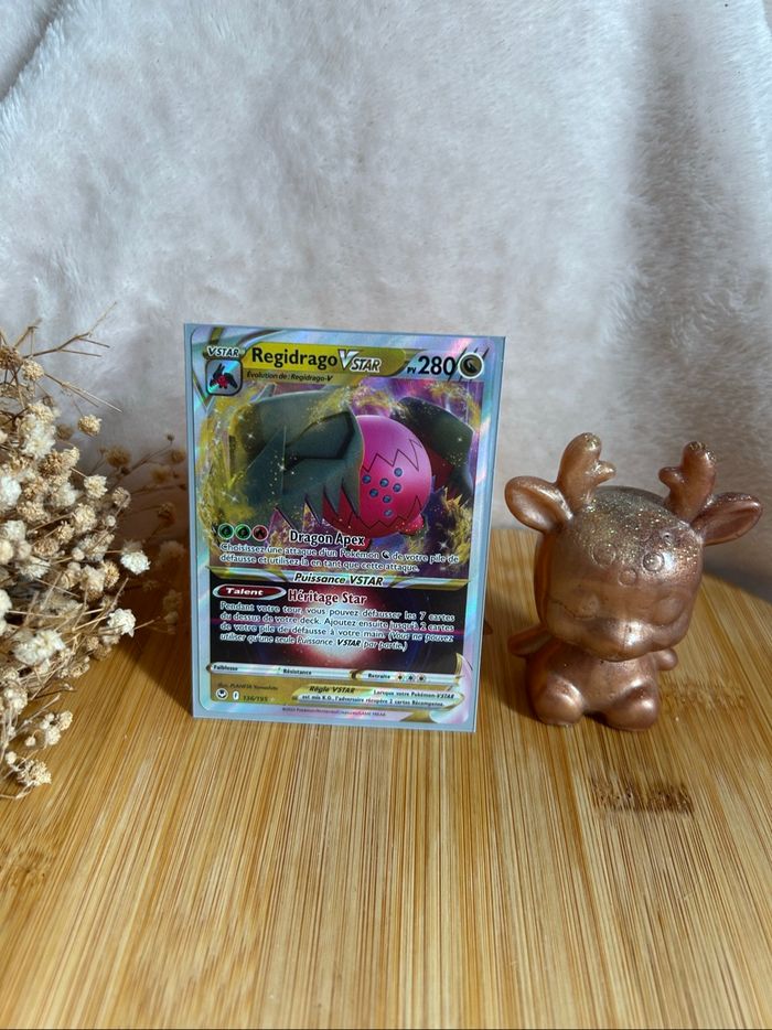 Carte Pokémon Regidrago VStar Rare - 136/195 de 2022
