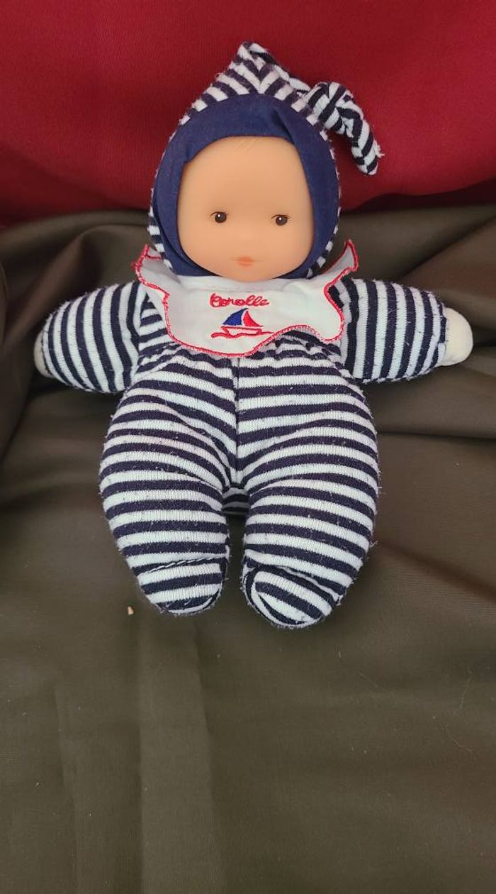 Doudou poupée bébé bleu marine col bateau COROLLE