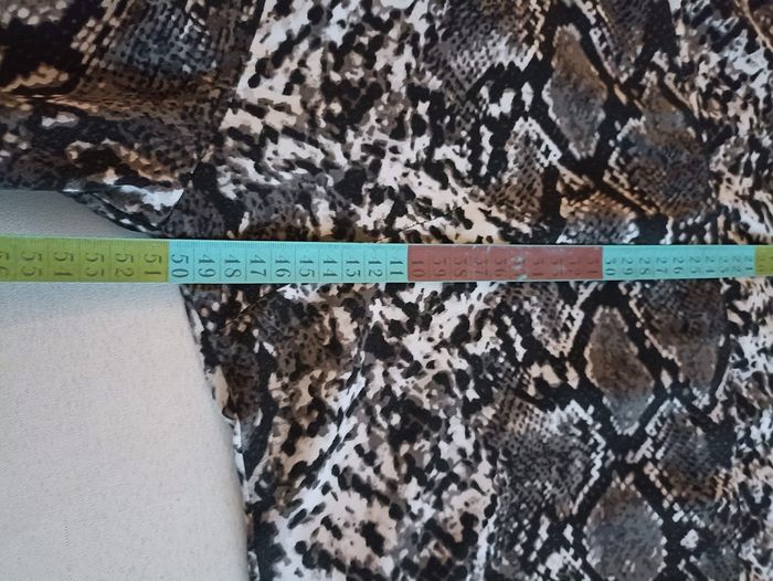 Prête à rugir de style ? 🐍 Cette chemise AMISU à l'imprimé serpent ultra tendance est la pièce qu'i - photo numéro 10