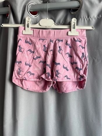 Short fille