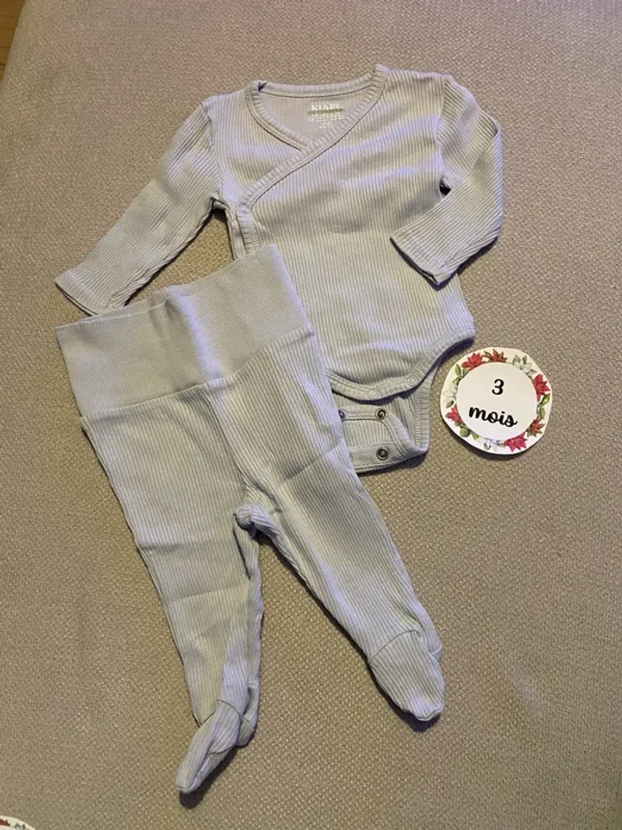 Ensemble body et pantalon Kiabi 3 mois