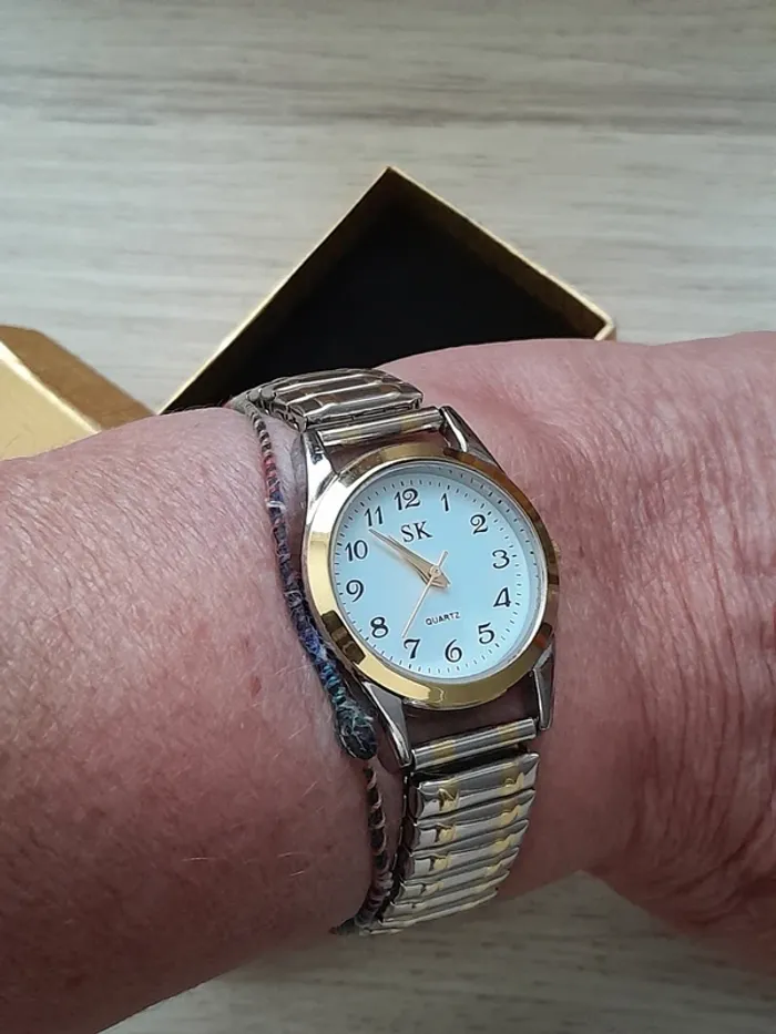 Montre quartz, bracelet élastic, dorée et argentée - photo numéro 7