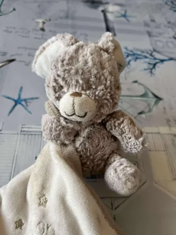 Doudou lapin avec attache tétine