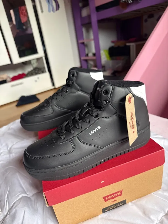 Superbes baskets montantes Levi’s neuves avec étiquette pointure 38 - photo numéro 2