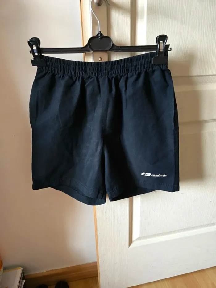 Short marine Reebok taille S très bon état