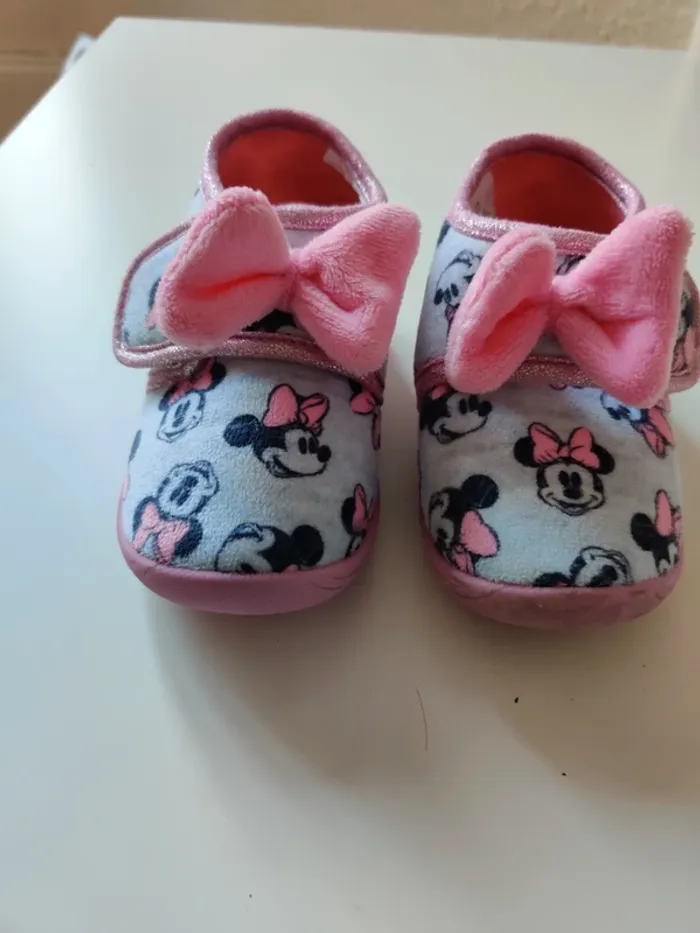 Chaussons fille taille 24