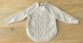 Pull beige avec fils dorés - très bon état - 23 mois