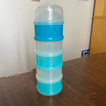 Boîte  doseuse pour lait bébé .