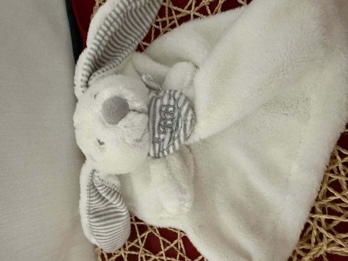 Doudou plat lapin blanc rayé gris KIABI SIMBA TOYS - photo numéro 2