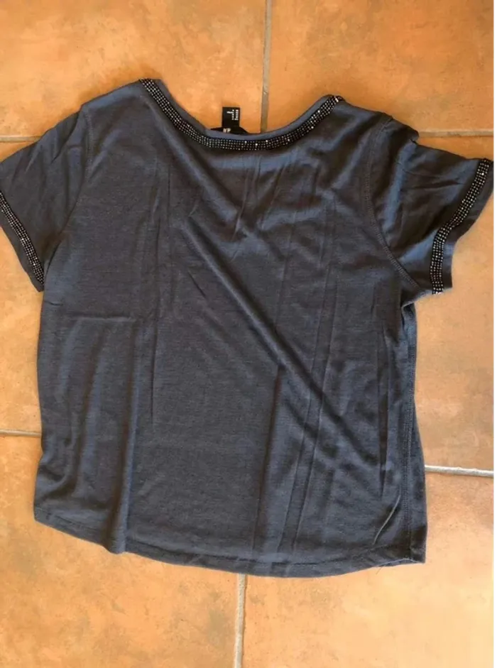 Tee  shirt  H&M  (M)  très bon état - photo numéro 2