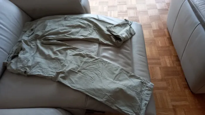 Cargo beige vert kiabi taille 42 - photo numéro 3