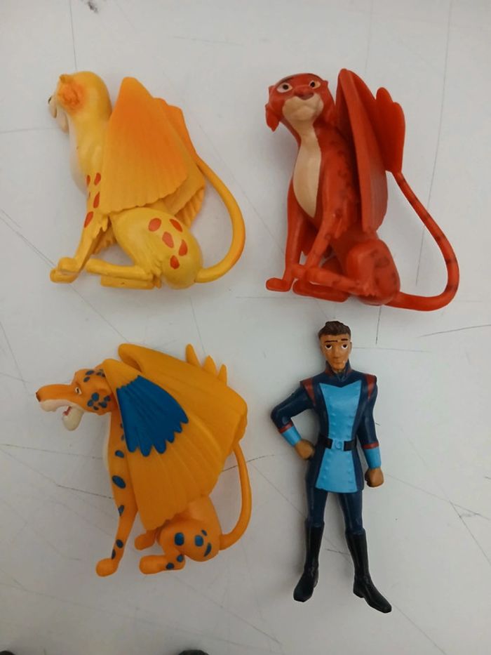 Lot 8 figurines Elena d'Avalor - photo numéro 6