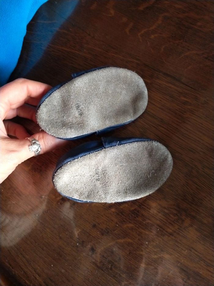 Petits chaussons cuir - photo numéro 2