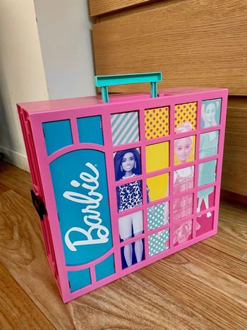 Barbie Fashionistas Le Dressing Deluxe pour Poupée