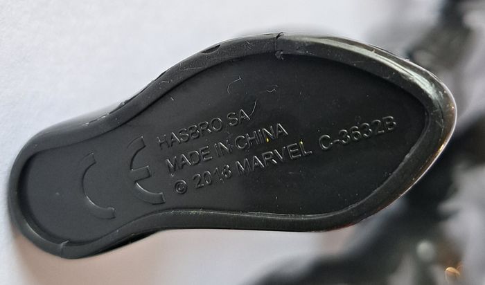 Figurine articulée Marvel Spiderman noir 28cm Hasbro 2018 - photo numéro 3