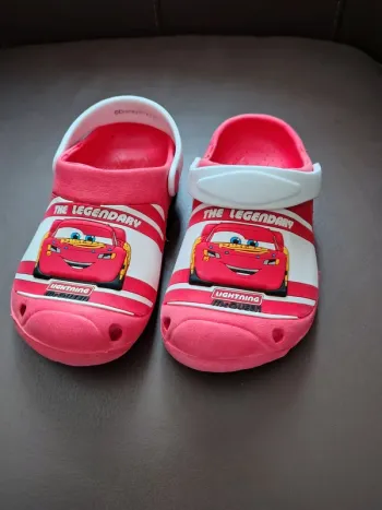 Sabot type crocs cars taille 27