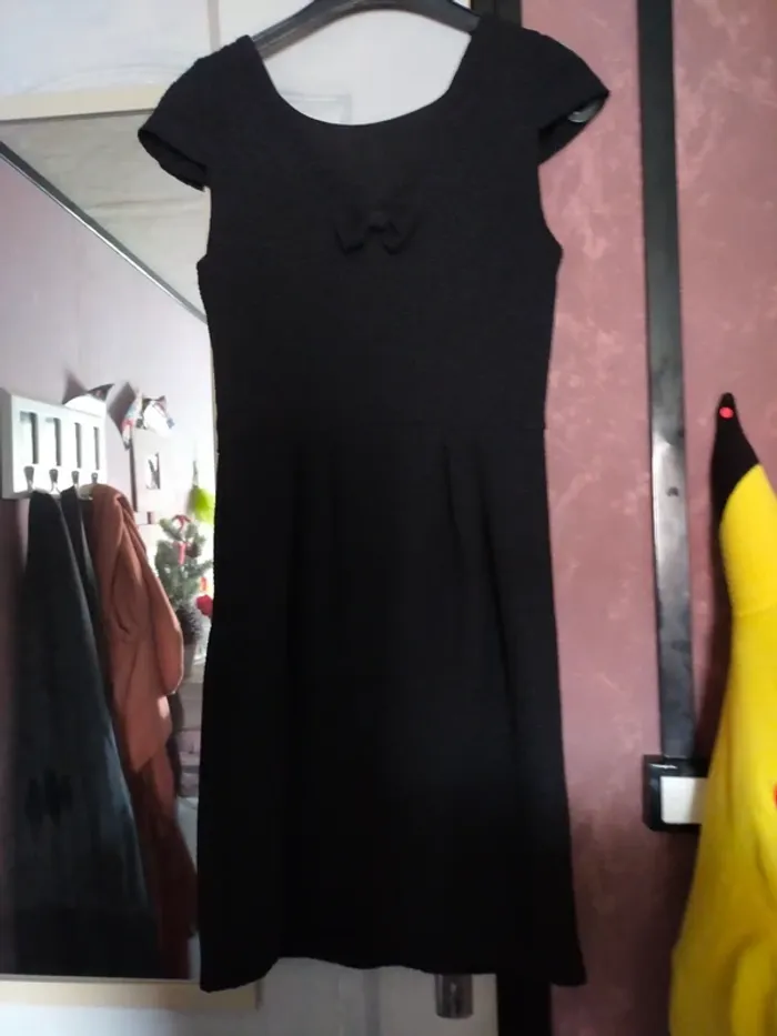 Robe avec nœud dans le dos - photo numéro 2