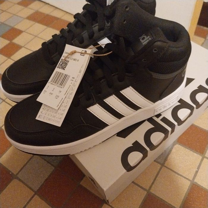 Adidas neuves Pointure 38 jamais porté - photo numéro 2