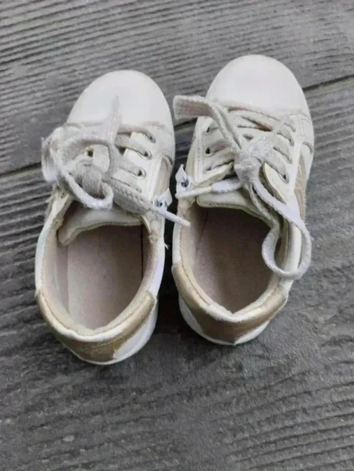 👟 Baskets Fille Pointure 25 Blanche & Dorée – Boutique Indépendante 💛 - photo numéro 3