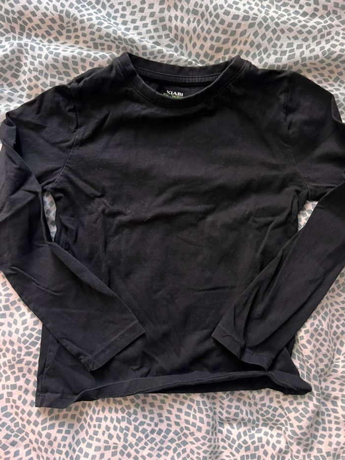 TEE shirt noir manche longue Kiabi taille 8 ans