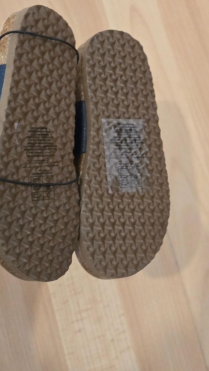 NEUVES 🏷💙🥰SUBLIMES sandales pointure 26 garçon 💙🥺 - photo numéro 3