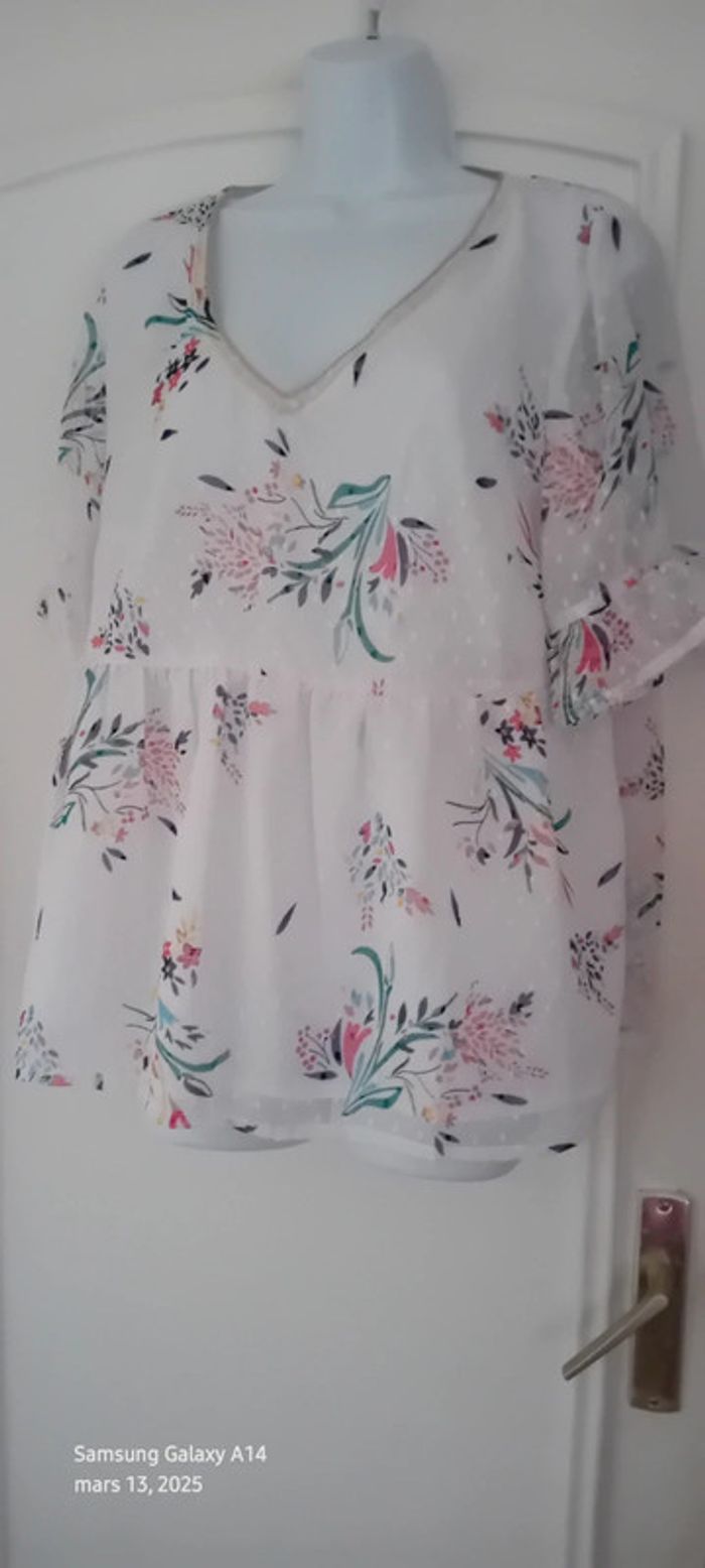 Blouse en voile col V motif floral avec pois blanche femme 42 blanche porte - photo numéro 10