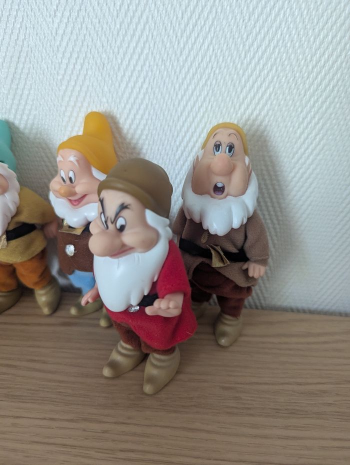 Lot de poupées Disney blanche neige, la méchante reine et les 7 nains - photo numéro 6