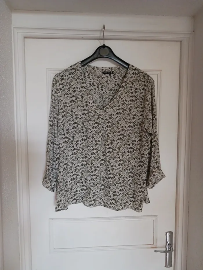 Blouse vert kaki et blanche Patrice Breal