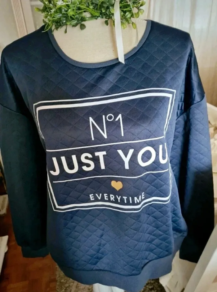 Joli sweat bleu marine Kiabi Taille XL Neuf - photo numéro 2