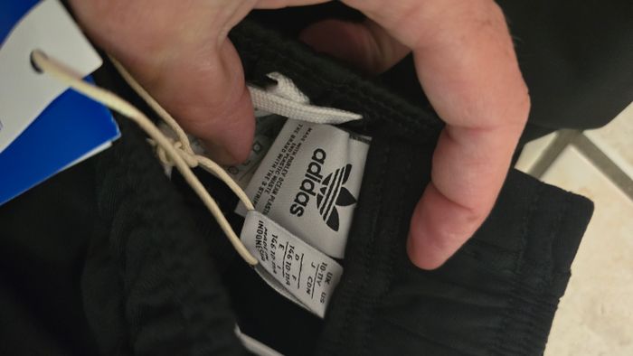 Neuf (non porté) survetement ADIDAS taille 10/11 ans unisex (ferme) - photo numéro 5