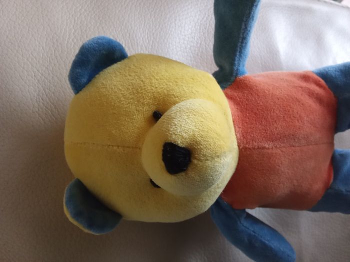 Ours tête jaune doudou bras bleu corps rouge  / orange  en posture debout peluche ourson vintage doudou ancien - photo numéro 4