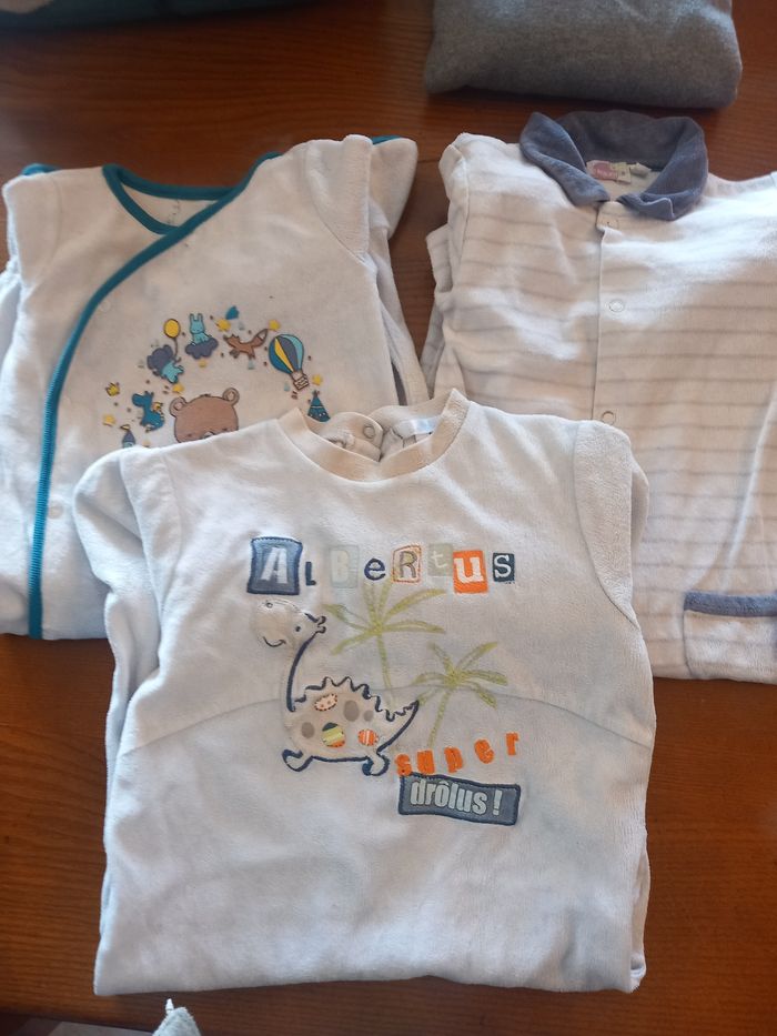 Lot 3 pyjamas
