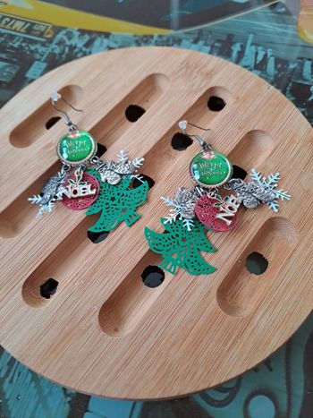 Jolies boucles d oreilles pendantes 8 cm Noël