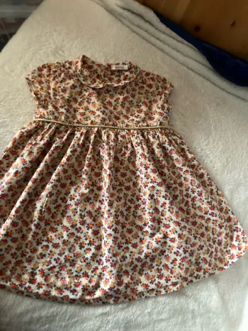 Robe fleurie, 12 mois