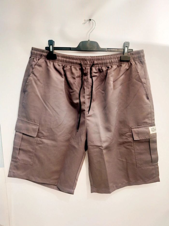 Chouette Bermuda gris homme taille XXXL – Excellent état
