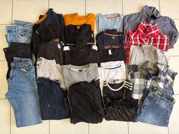 Lot de 32 vêtements GARÇON taille 12 ans très bon état 