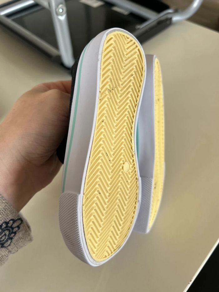 Zapatillas niña negras con motivos - photo numéro 5