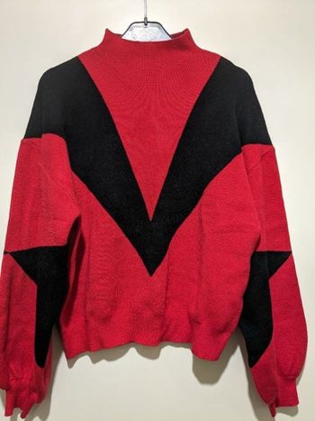 Pull Bodyflirt rouge et noir. Taille 38/40