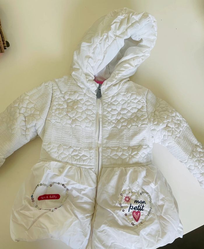 Jolie manteau taille 18 mois neuf