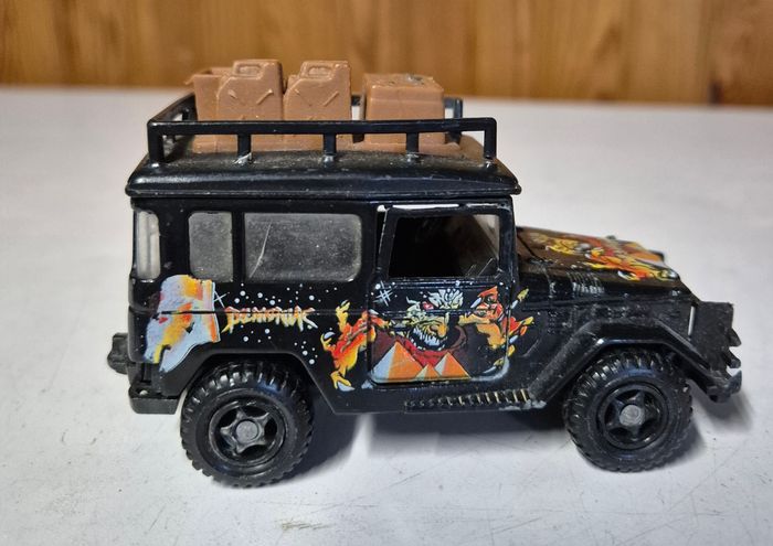Majorette Toyota 1/36 – SUV custom Predator Daemonia miniature fantasy rock - photo numéro 3