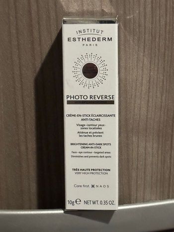 Photo reverse crème en stick éclaircissante anti taches