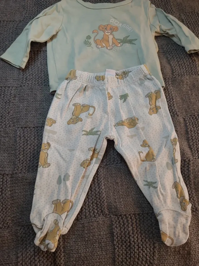 👶Ensemble pyjamas disney taille 6mois-67cm👶