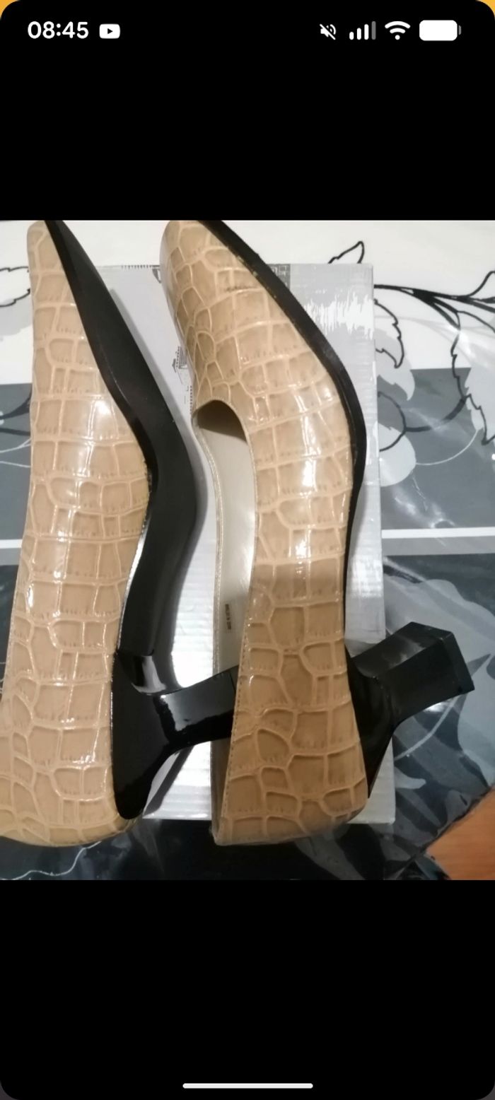 Jolie paire d'escarpins vintage Prentiss beige effet croco. Taille 40