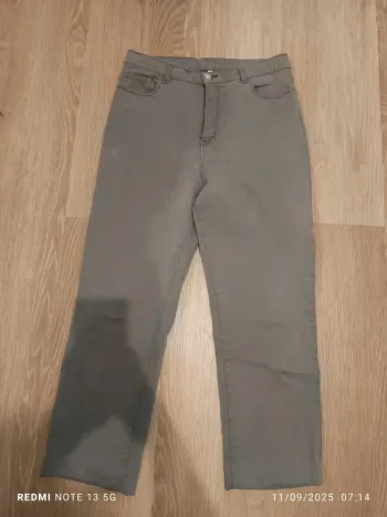Magnifique Jean stottage taille 44 vert Kaki
