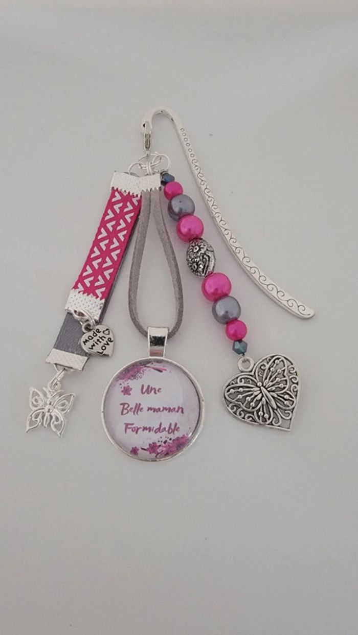 Cadeau belle mère, bijoux de sac ou marque page " belle maman formidable "