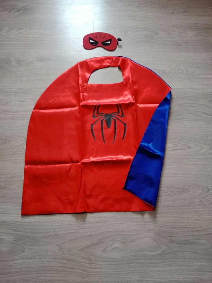 Cape  + masque