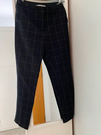 Pantalon droit noir à carreau blanc