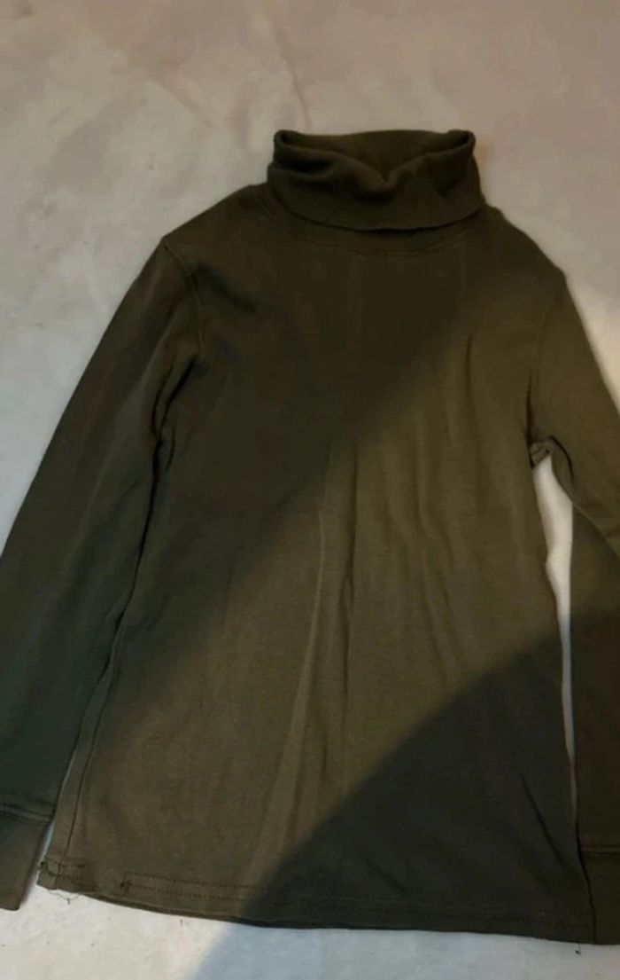 Lot 5 vêtements fille – taille 5 ans (manteau, robes, hauts, sous-pulls) - photo numéro 4