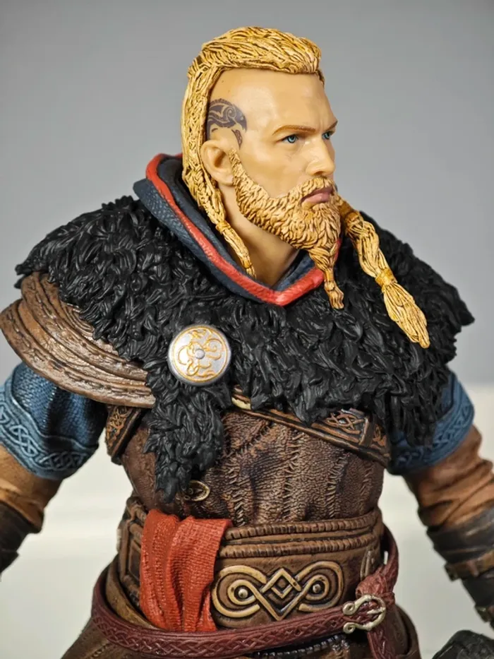 Figurine Assassin's Creed Valhalla : Eivor 25cm Officielle Ubisoft neuve - photo numéro 8