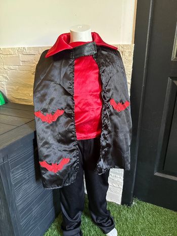 Costume de vampire 4 ans Taille 102cm
